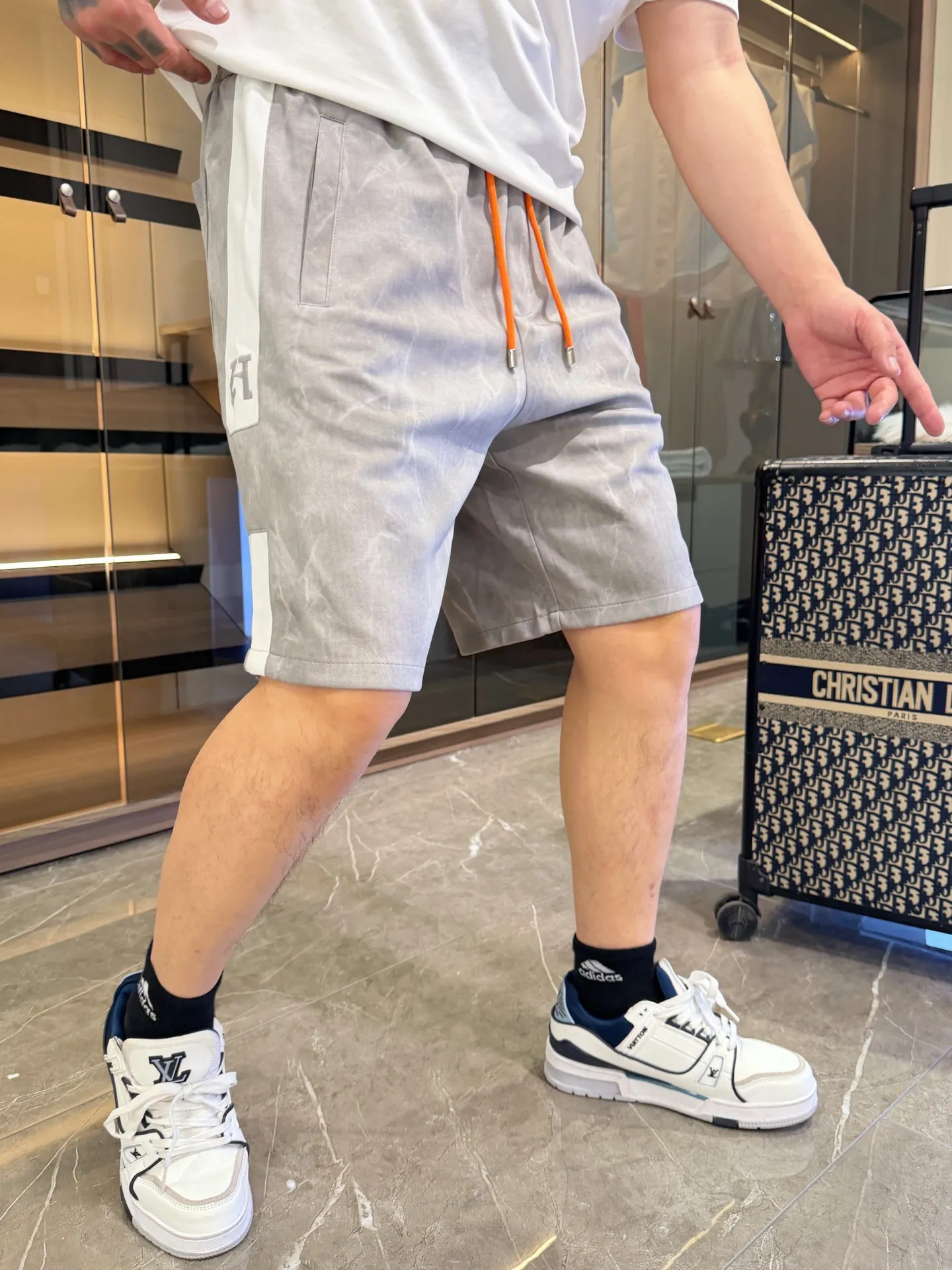 Hermès three-standard complete 2026 summer New Arrival men's casual shorts, advanced custom-made Breathable fabric, Breathable fabric, extremely stretchy and comfortable, impeccable details, top-grade accessories, original logo design concept, delicate and soft feel! The upper body fit is awesome! Size: M-XXXL Please state your height and weight when ordering